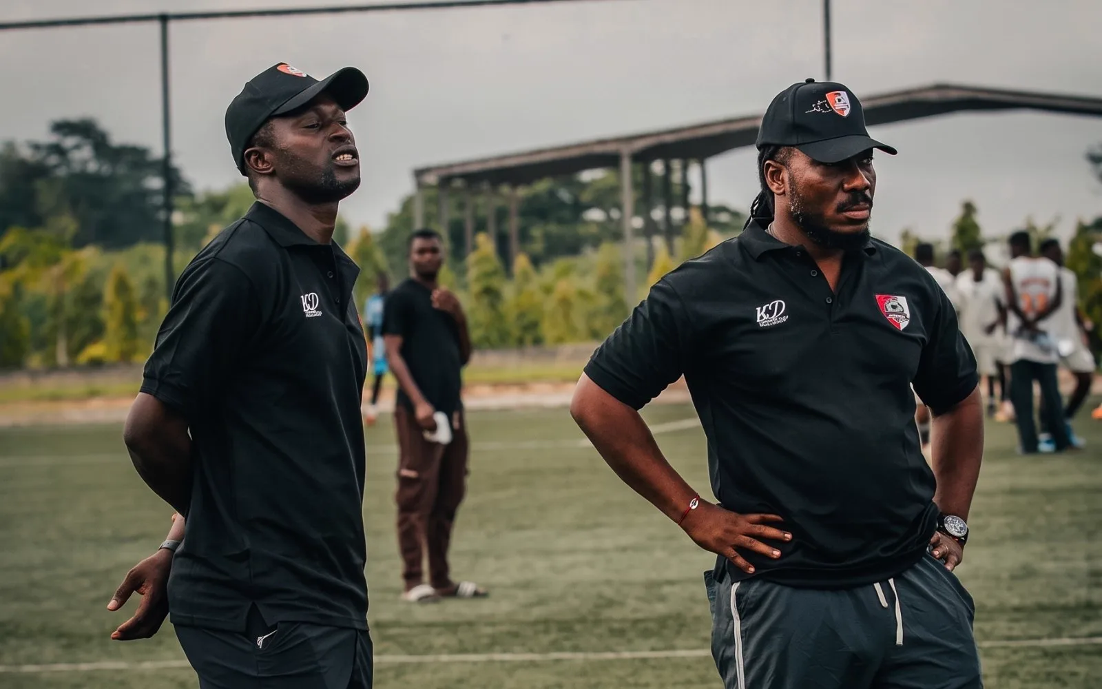L'encadrement du Talent de Demain FC au bord du terrain